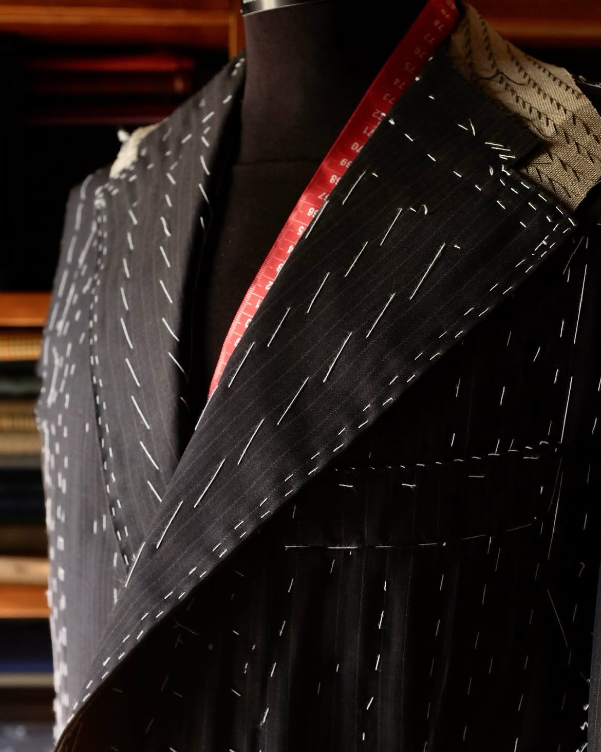 Dettaglio di un abito bespoke Banderari