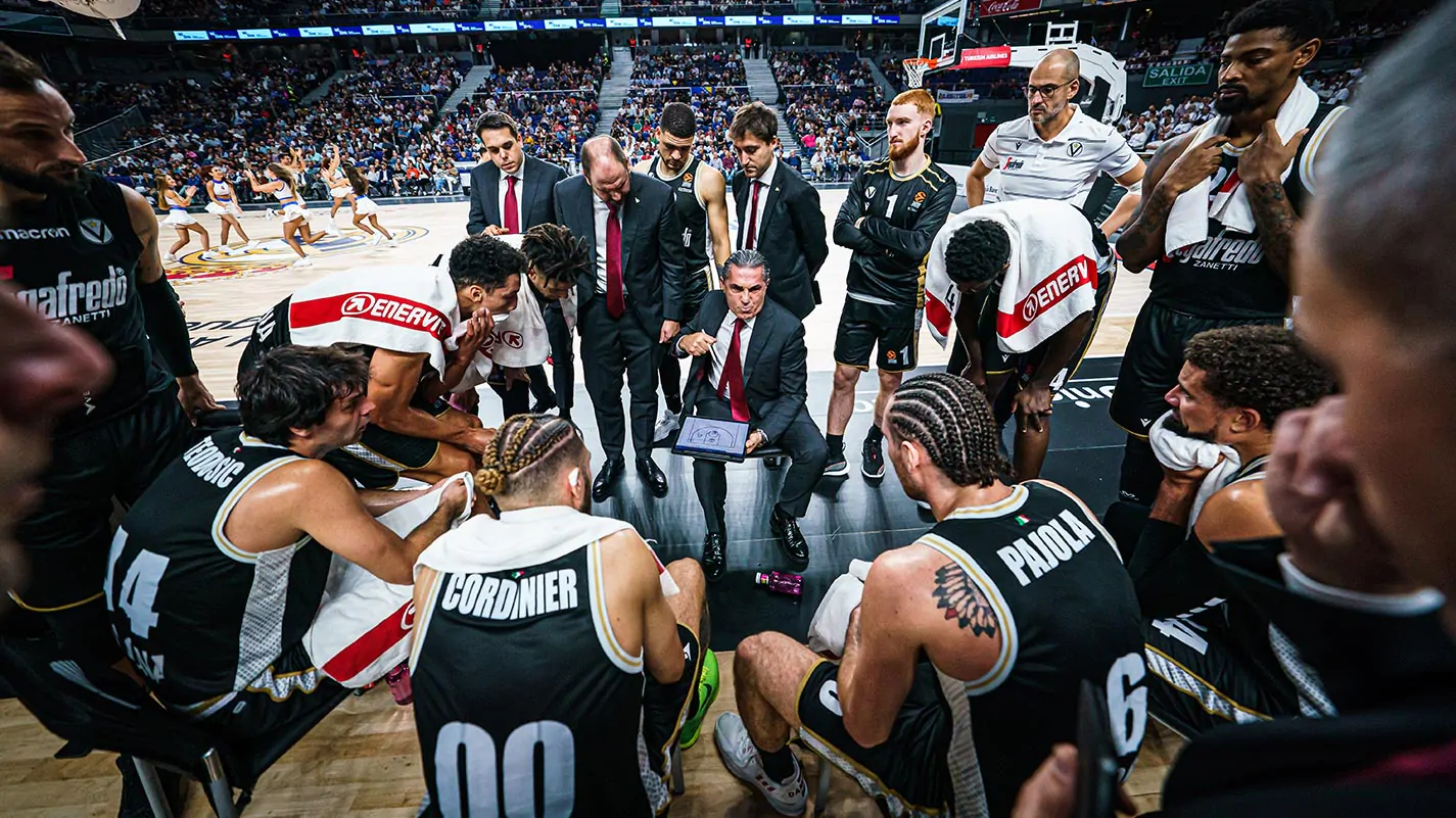 Virtus Segafredo Bologna in formalwear Banderari