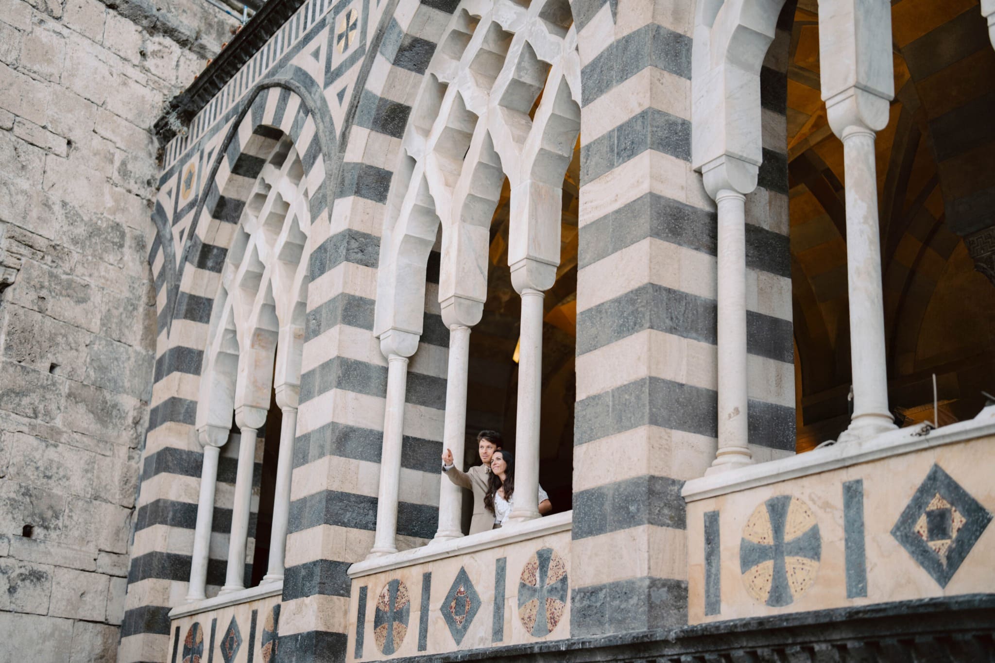 Ana ed Edoardo nel chiostro del Duomo di Amalfi