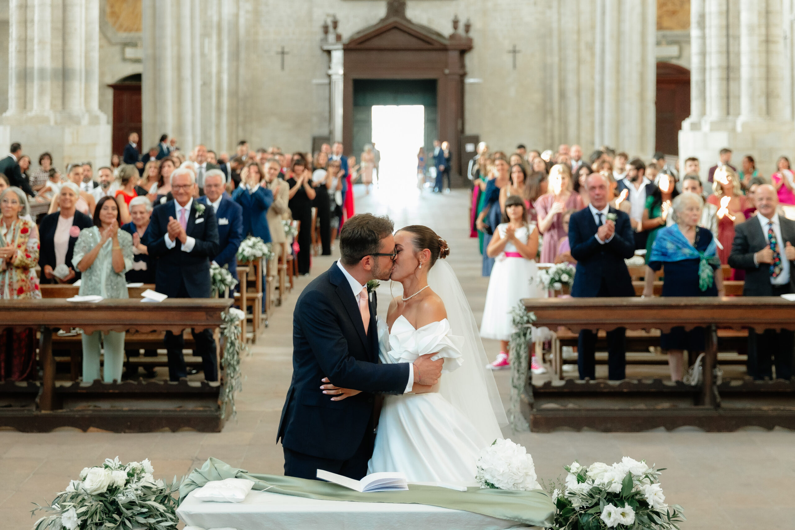 Emanuele e Veronica durante la cerimonia del loro matrimonio a Todi
