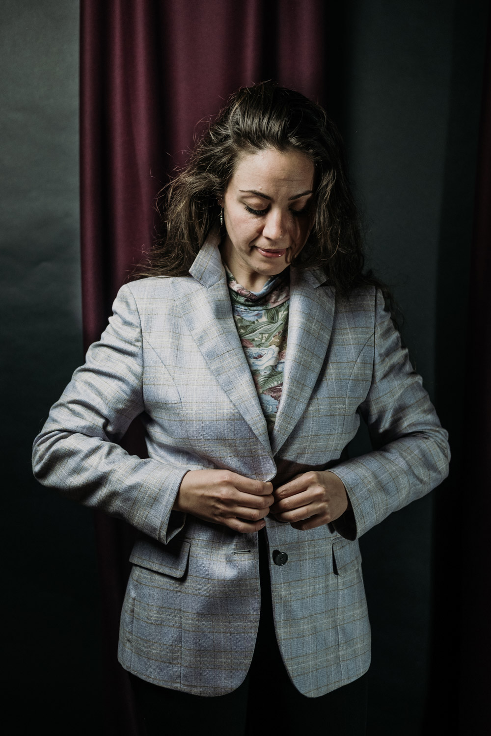 Simona Ceccobelli nel reportage sartoriale Banderari