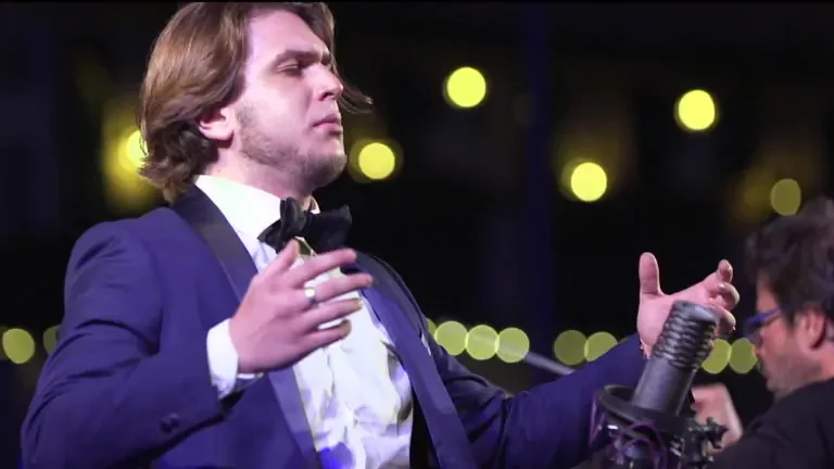 Paolo Antonio Nevi in scena con papillon, archivio Banderari