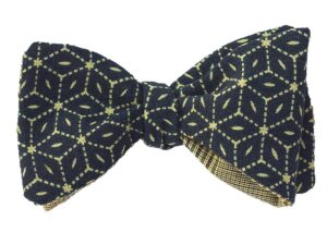 Papillon uomo sartoriale in seta ricavata da un kimono. Papillon da annodare dalla fantasia geometrico. Farfallino uomo in fresco lana.