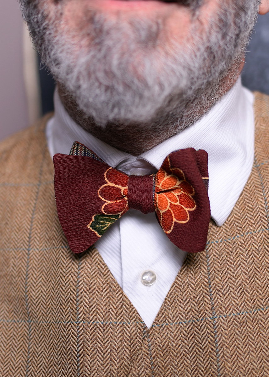 Tailoring bow tie for men - Japanese silk made from a vintage red floral patterned kimono 100% Made in Italy