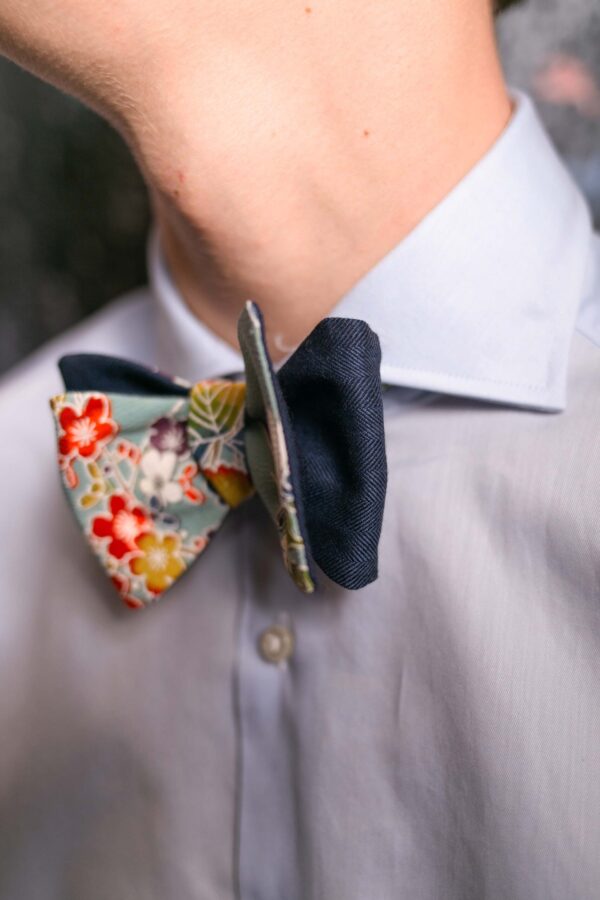 Tailoring bow tie for men - Japanese silk made from a blue floral vintage kimono - Bow tie 100% Made in Italy
