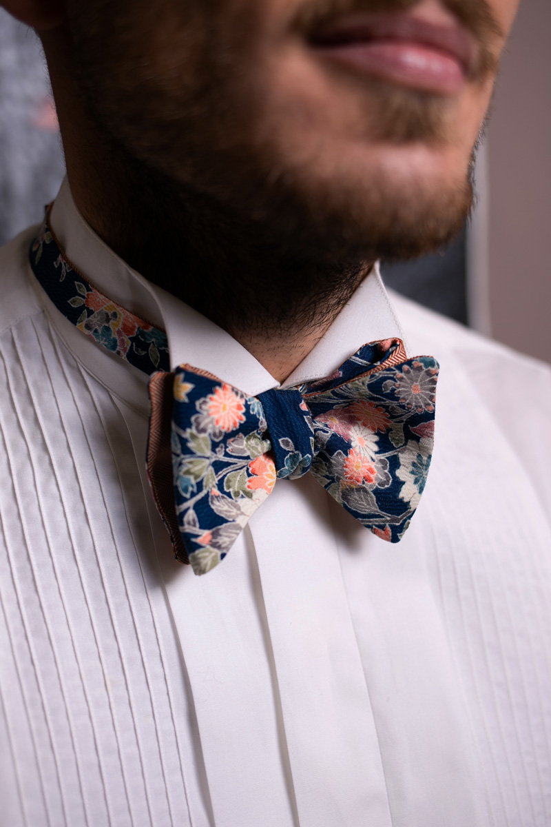 Tailoring bow tie for men - Japanese silk made from a vintage blue floral patterned kimono 100% Made in Italy