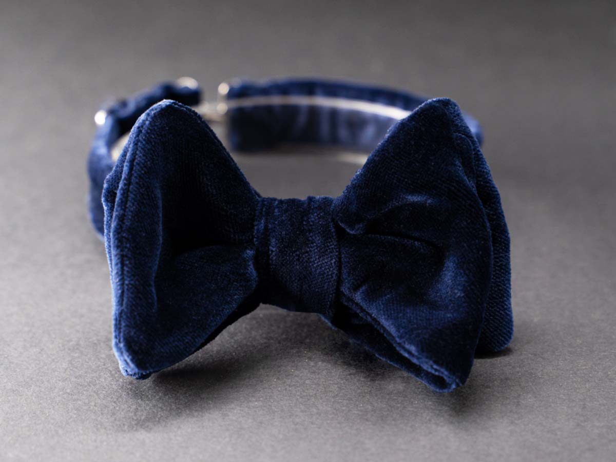 Sartorial men's bow tie self-tie in blue Scabal velvet