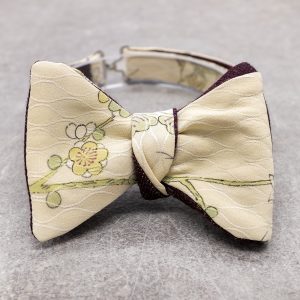 Tailored bow tie for men to tie - Japanese silk made from a vintage floral kimono ivory flowers green and red burgundy - 100% Made in Italy bow tie for boho chic groom