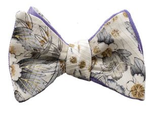Papillon da uomo sartoriale da annodare - Seta giapponese ricavata da un kimono vintage floreale - Farfallino da cerimonia 100% Made in Italy e cashmere