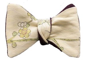 Papillon uomo floreale avorio da annodare in seta giapponese ricavata da un kimono vintage. Farfallino sposo da cerimonia boho e naturalistico