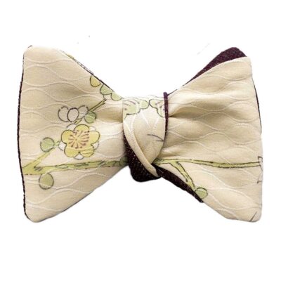 Ivory floral selftie bow tie in Japanese silk made from a vintage kimono. Bow tie groom ceremony boho and naturalistic