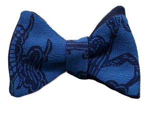 Papillon uomo da annodare blu in seta giapponese ricavata da un raro kimono vintage degli anni '60. Farfallino uomo da annodare blu cerimonia