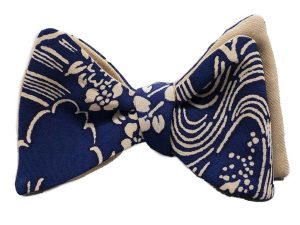 blue bow tie selftie in Japanese silk made from a vintage kimono. Elegant original floral bow tie. Bow tie selftie with flowers