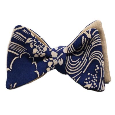 blue bow tie selftie in Japanese silk made from a vintage kimono. Elegant original floral bow tie. Bow tie selftie with flowers