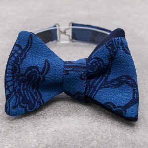 Papillon da uomo sartoriale da annodare - Seta giapponese ricavata da un kimono vintage floreale blu - Farfallino da cerimonia 100% Made in Italy e cashmere