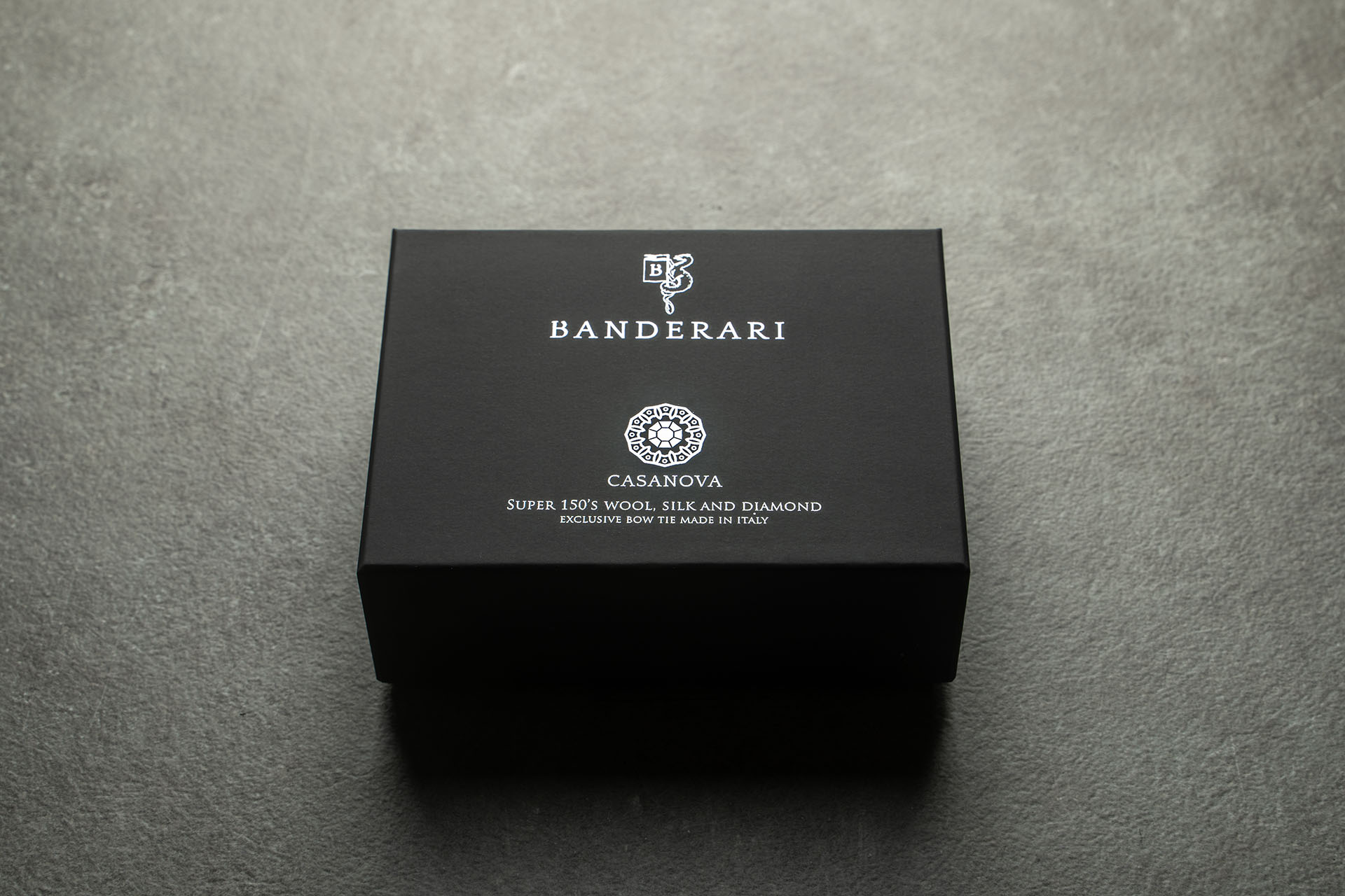 Packaging of the Banderari Casanova bow tie from the Luxus collection