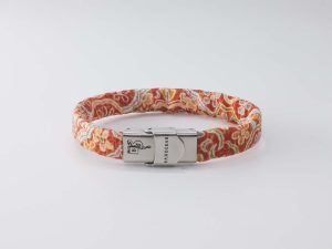 Braccialetto B Band Shibusa realizzato con una esclusiva seta giapponese arancio arabesco floreale senape verde e grigio