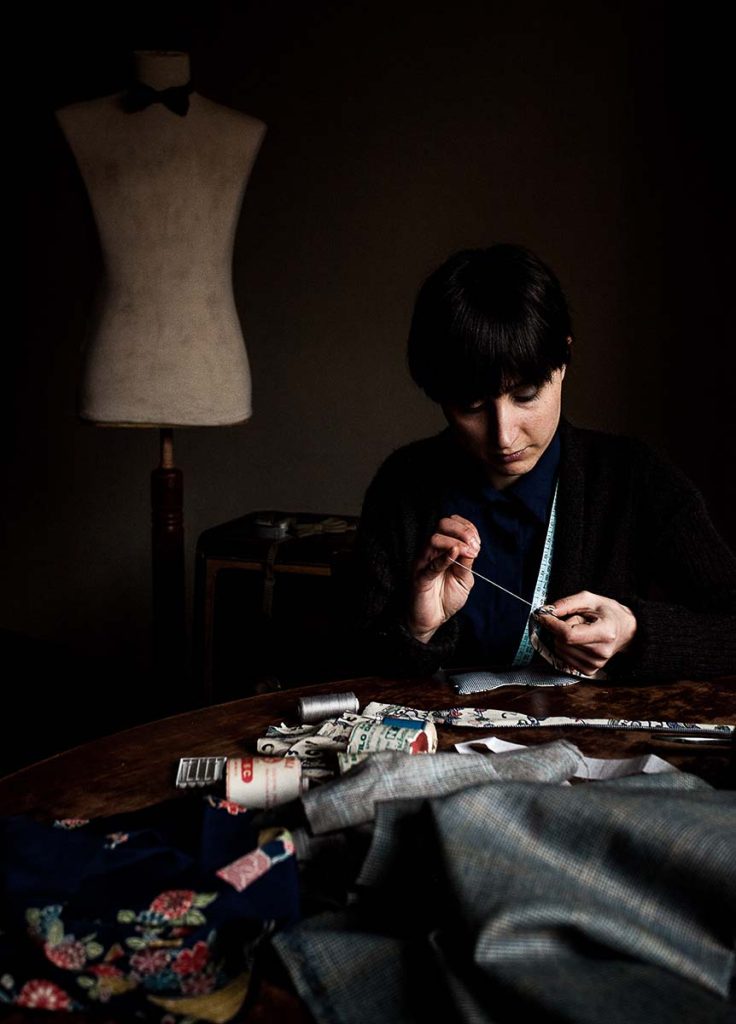 Angela Pinzaglia seamstress is dedicated to the creation of a bow tie man Banderari. A bow tie to be tied tailored by hand. High quality bow tie made with the most precious fabrics, ideal for ceremonies.