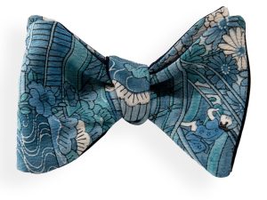 Man bow tie with a blue Japanese pattern selftie from a vintage kimono. Men’s bow tie with pattern inspired by Japanese themes