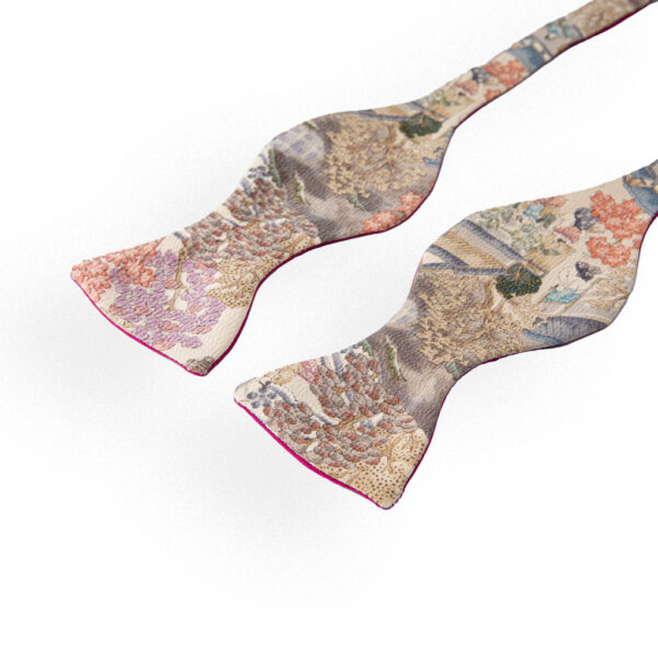 bow tie selftie with Japanese pattern made from vintage kimono. bow tie selftie with pattern inspired by Japanese themes