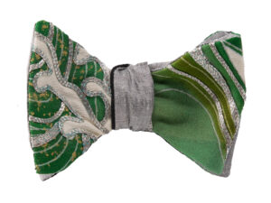 Papillon uomo con onda ricamata verde e bianco in seta giapponese ricavato da un kimono vintage. Farfallino uomo da cerimonia Made in Italy onda Hokusai