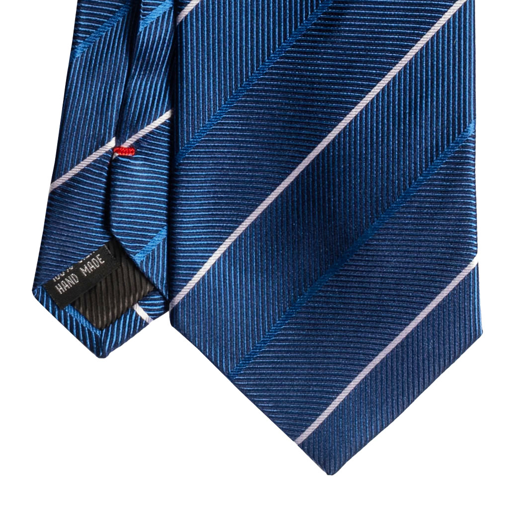 Cravatta regimental azzurro e bianco in seta jacquard tre pieghe realizzata a mano in Italia. Cravatta a strisce 3 pieghe