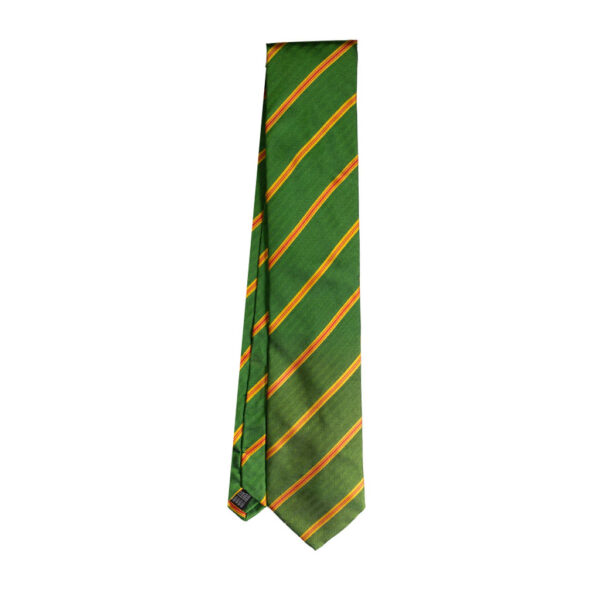 Cravatta regimental verde giallo e rosso magenta in seta jacquard tre pieghe realizzata a mano in Italia. Cravatta a strisce 3 pieghe