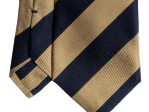 Cravatta regimental blu e oro in twill di seta sette pieghe realizzata a mano in Italia. Cravatta a righe blu e oro sette pieghe stile dandy 7 pieghe.