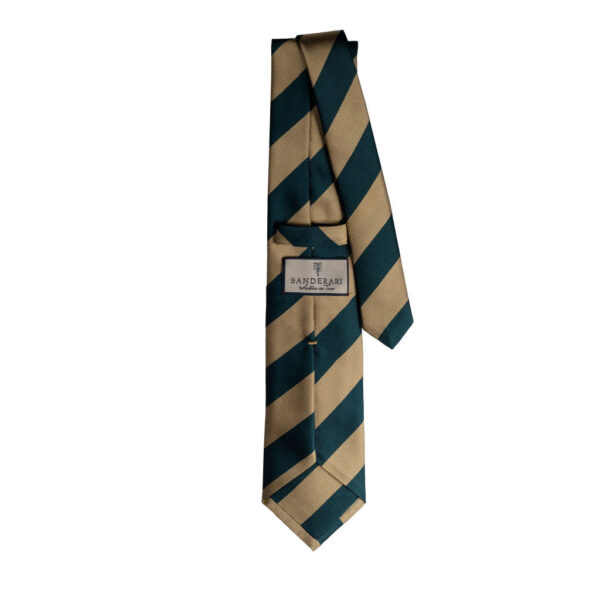 Cravatta regimental verde e oro in twill di seta sette pieghe realizzata a mano in Italia. Cravatta a righe verde e oro sette pieghe stile dandy 7 pieghe.