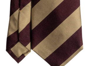 Cravatta regimental rosso bordeaux e oro in twill di seta sette pieghe realizzata a mano in Italia. Cravatta a righe rosso bordeaux e oro sette pieghe.
