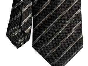 Cravatta regimental nero e argento sette pieghe realizzata a mano in Italia. Cravatta sartoriale a righe nero e argento sette pieghe.