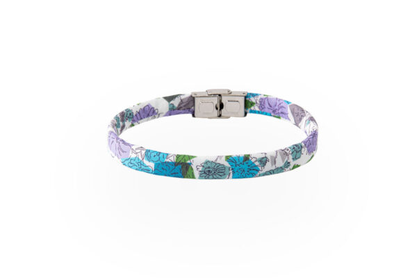 Braccialetto blu in cotone Liberty London Tana Lawn. Bracciali unisex disponibili in una vasta gamma di colori e in un tripudio di fantasie.