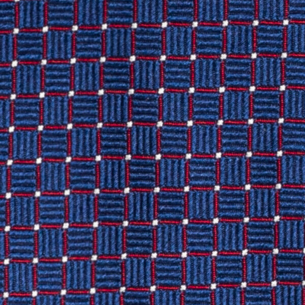 Cravatta fantasia geometrica blu rossa in seta jacquard tre pieghe realizzata a mano in Italia. Cravatta geometrica 3 pieghe di alta qualità.