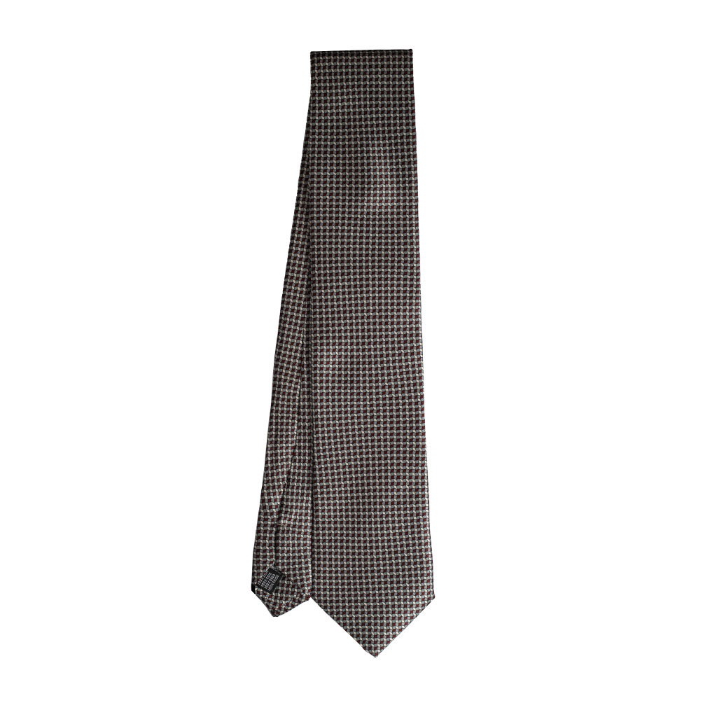 Cravatta fantasia geometrica rosso e grigio tre pieghe realizzata a mano in Italia. Cravatta geometrica bordeaux e grigio 3 pieghe di alta qualità.
