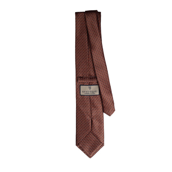 Cravatta fantasia geometrica rosso blu grigio bianco in raso di seta tre pieghe realizzata a mano in Italia. Cravatta geometrica 3 pieghe di alta qualità