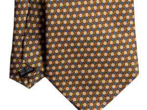 Cravatta fantasia geometrica giallo azzurro e marrone in raso di seta tre pieghe realizzata a mano in Italia. Cravatta geometrica 3 pieghe di alta qualità