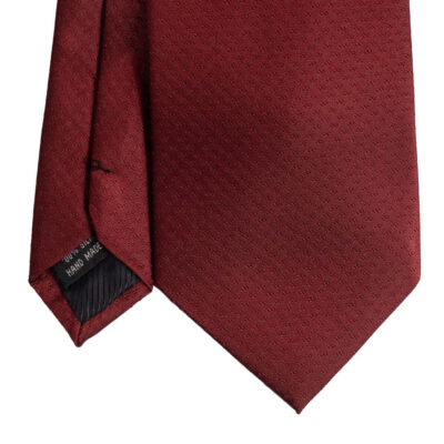 Cravatta finto unito rosso bordeaux in seta jacquard tre pieghe realizzata a mano in Italia. Cravatta geometrica 3 pieghe di alta qualità sartoriale