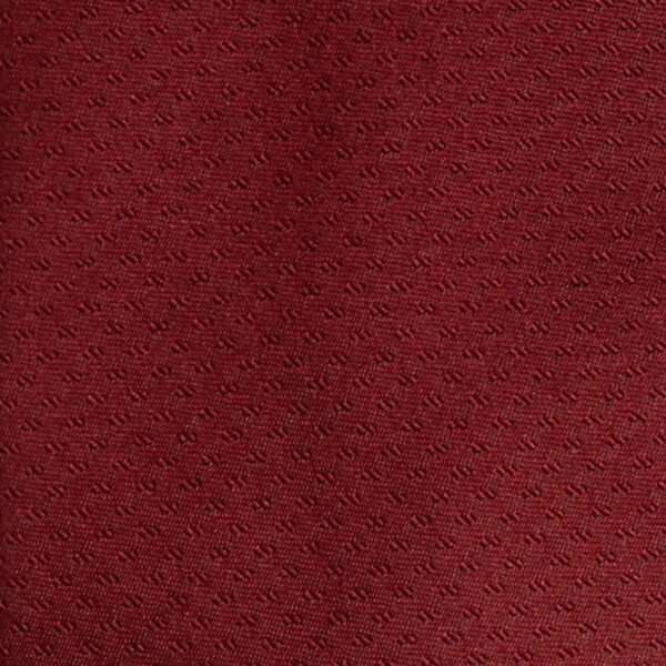 Cravatta finto unito rosso bordeaux in seta jacquard tre pieghe realizzata a mano in Italia. Cravatta geometrica 3 pieghe di alta qualità sartoriale