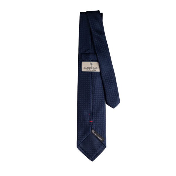 Cravatta finto unito blu in seta jacquard tre pieghe realizzata a mano in Italia. Cravatta falso unito blu 3 pieghe di alta qualità sartoriale