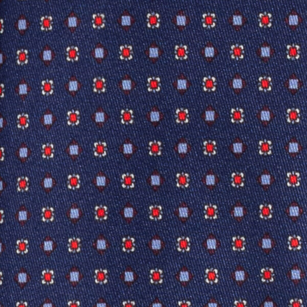 Cravatta blu micro fantasia rosso bianco e azzurro in twill di seta tre pieghe realizzata a mano in Italia. Cravatta sartoriale blu micro fantasia 3 pieghe