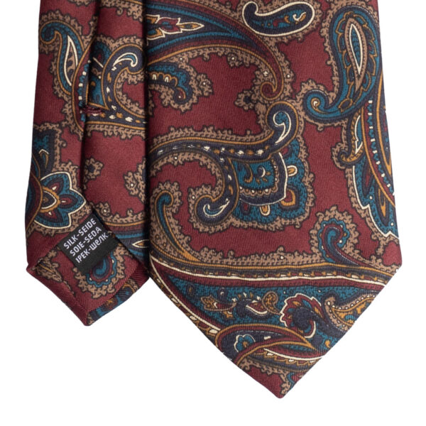Cravatta fantasia paisley rosso verde petrolio marrone in twill di seta tre pieghe realizzata a mano in Italia. Cravatta fantasia cachemire 3 pieghe