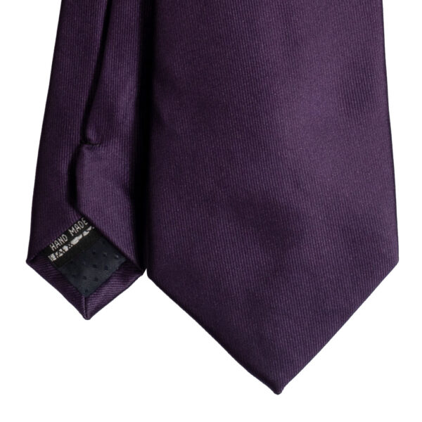 Cravatta unito viola in twill di seta tre pieghe realizzata a mano in Italia. Cravatta unito viola 3 pieghe di alta qualità sartoriale.