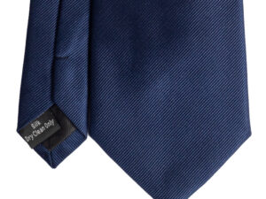 Cravatta unito blu in twill di seta tre pieghe realizzata a mano in Italia. Cravatta unito blu 3 pieghe di alta qualità sartoriale.