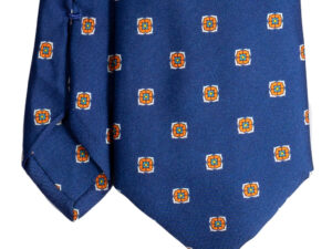 Cravatta blu micro fantasia arancione giallo e bianco sette pieghe in twill di seta realizzata a mano in Italia. Cravatta blu micro fantasia sette pieghe