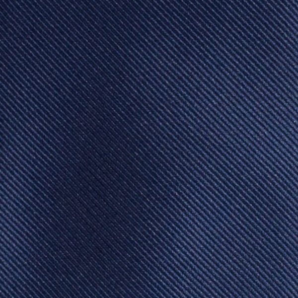 Cravatta sette pieghe blu unito in twill di seta realizzata a mano in Italia. Cravatta monocromatica blu sette pieghe realizzata a mano in Italia