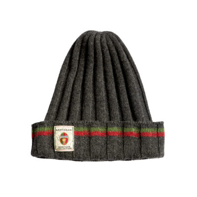 Cappello Ternana in puro Cashmere Cariaggi grigio impreziosito da due strisce orizzontali rosso e verdi. Caldo berretto in cashmere delle Fere.