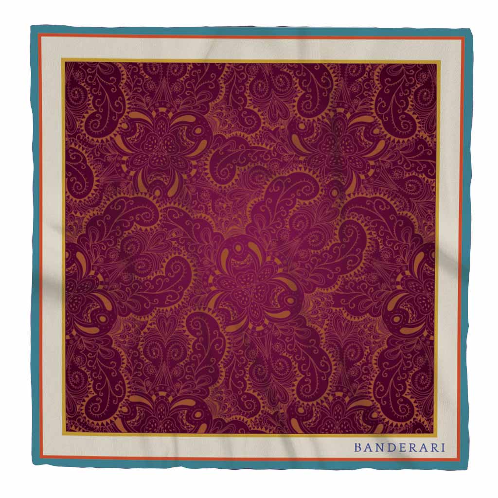 Elegante fazzoletto da taschino in seta orlata a mano dalla fantasia paisley bordeaux, giallo, arancione e celeste. Pochette da giacca colorata e versatile.